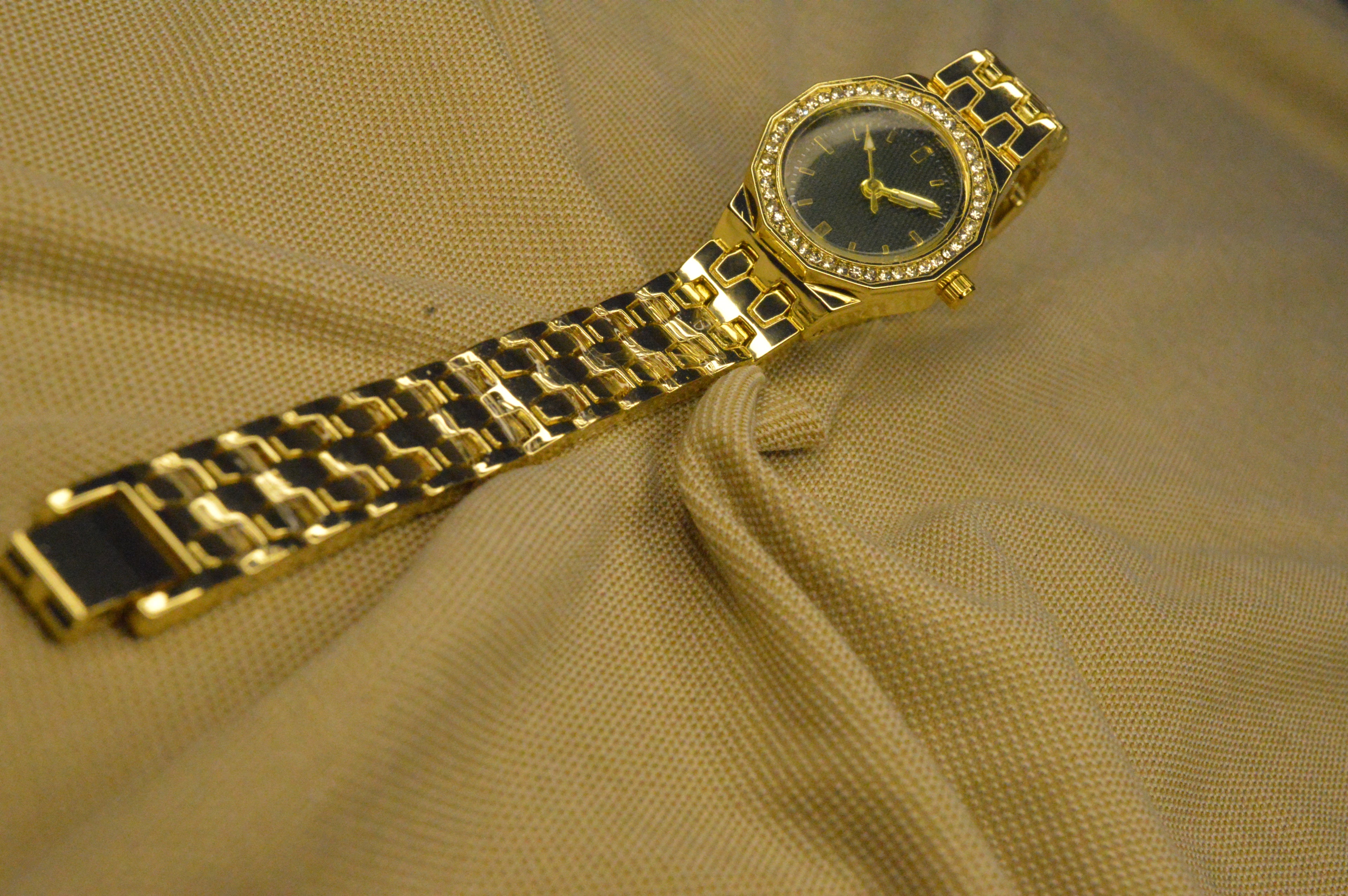 Aurex Muadil Model Kadın Kol Saati Gold