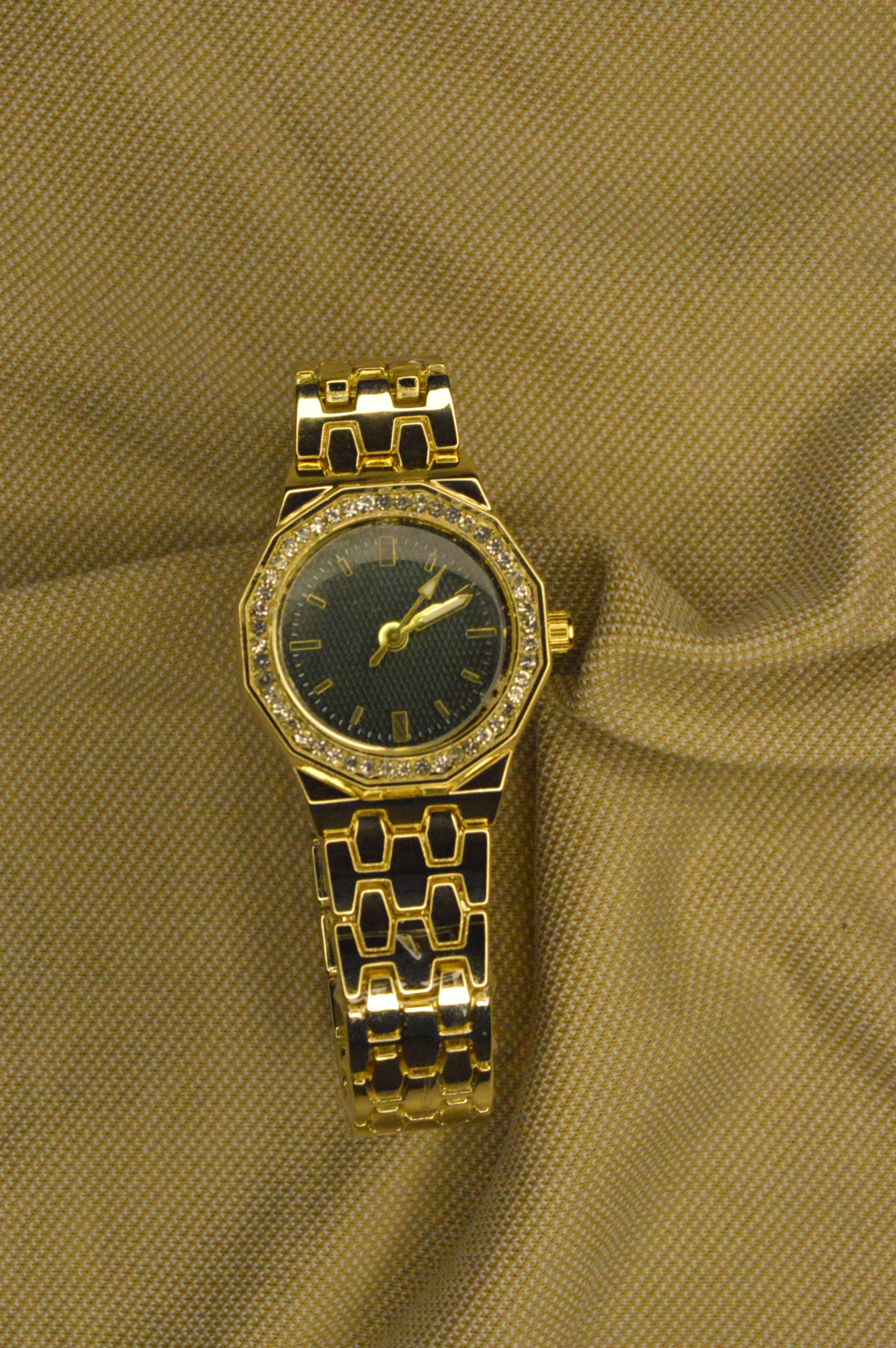 Aurex Muadil Model Kadın Kol Saati Gold