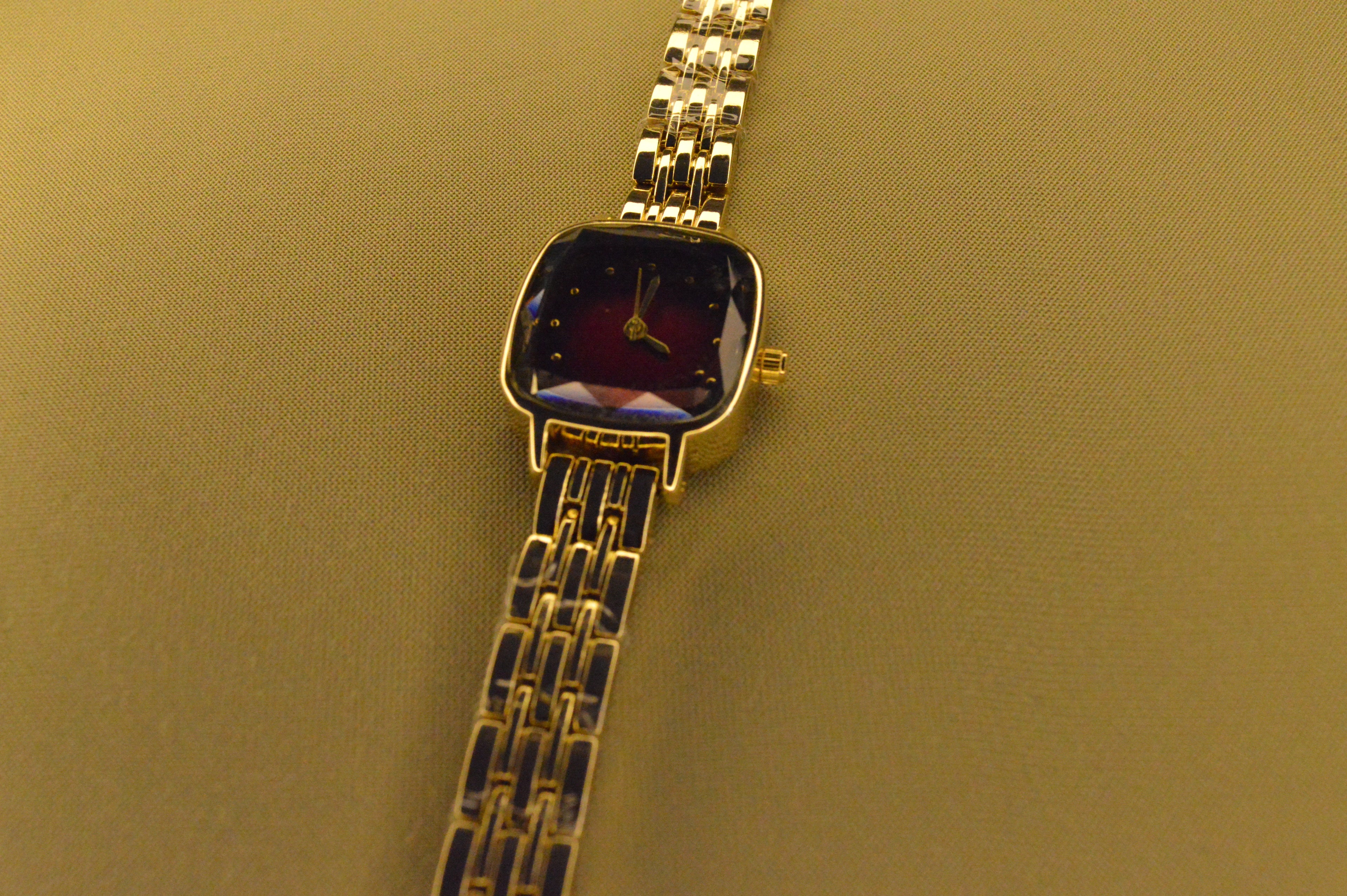 Bordo Degrade Kadran Altın Kaplama Renk Lüks Kadın Saati