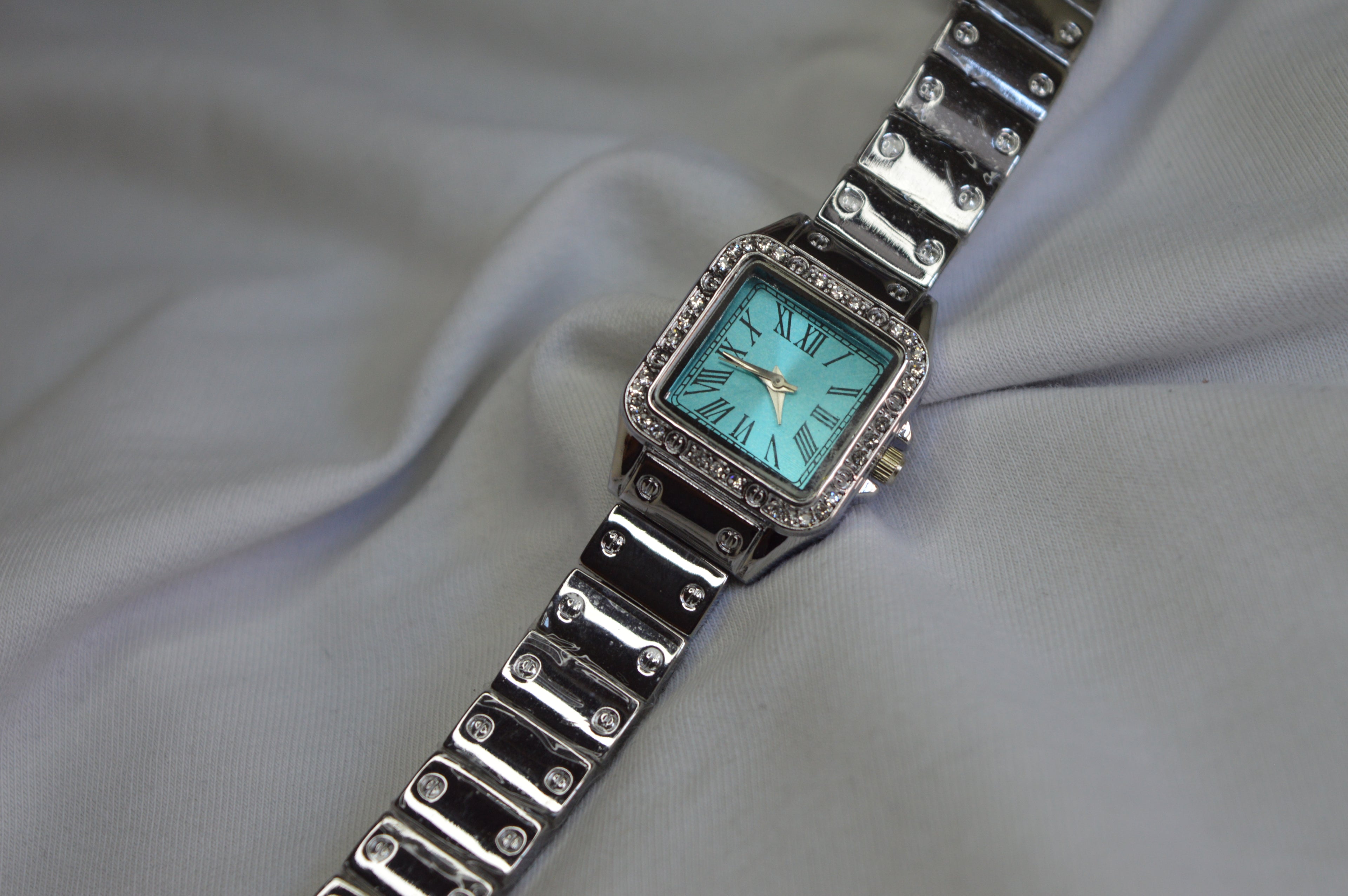 Crystal Blue Elegance – Kadın Kol Saati