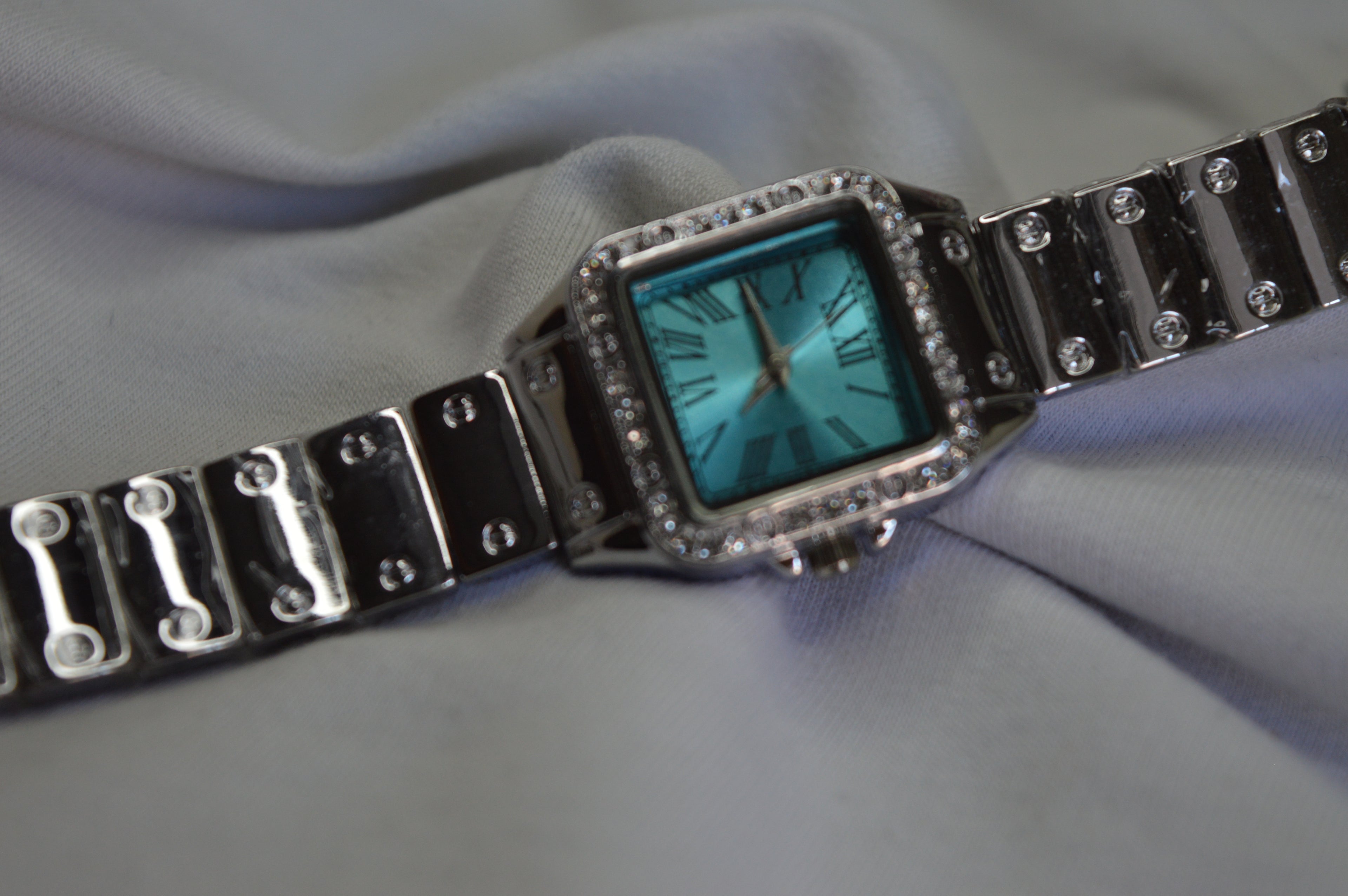 Crystal Blue Elegance – Kadın Kol Saati