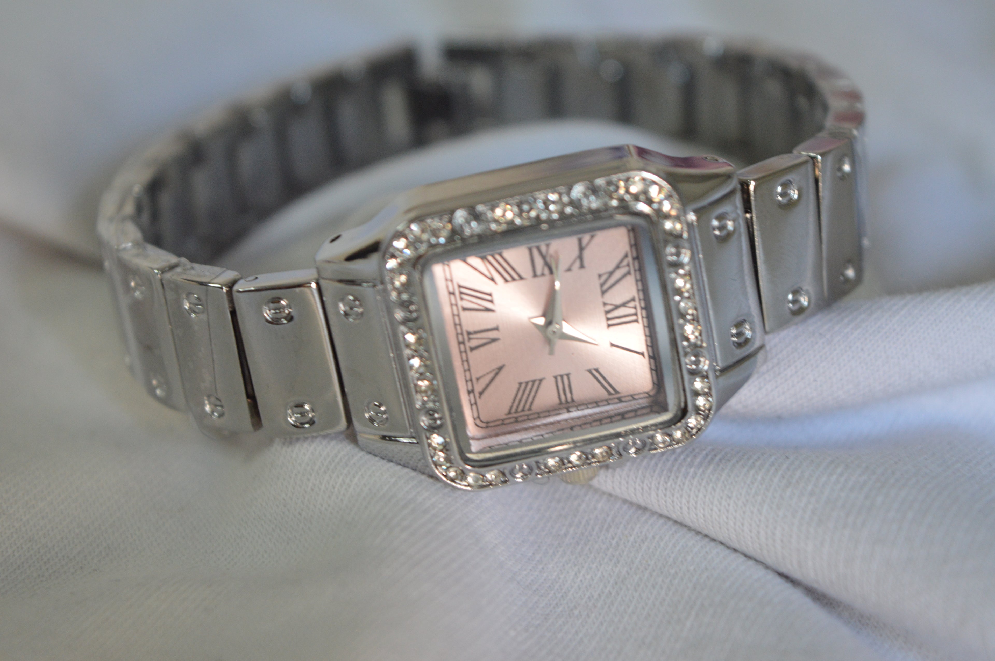 Pembe Işıltı Taşlı Kadın Kol Saati