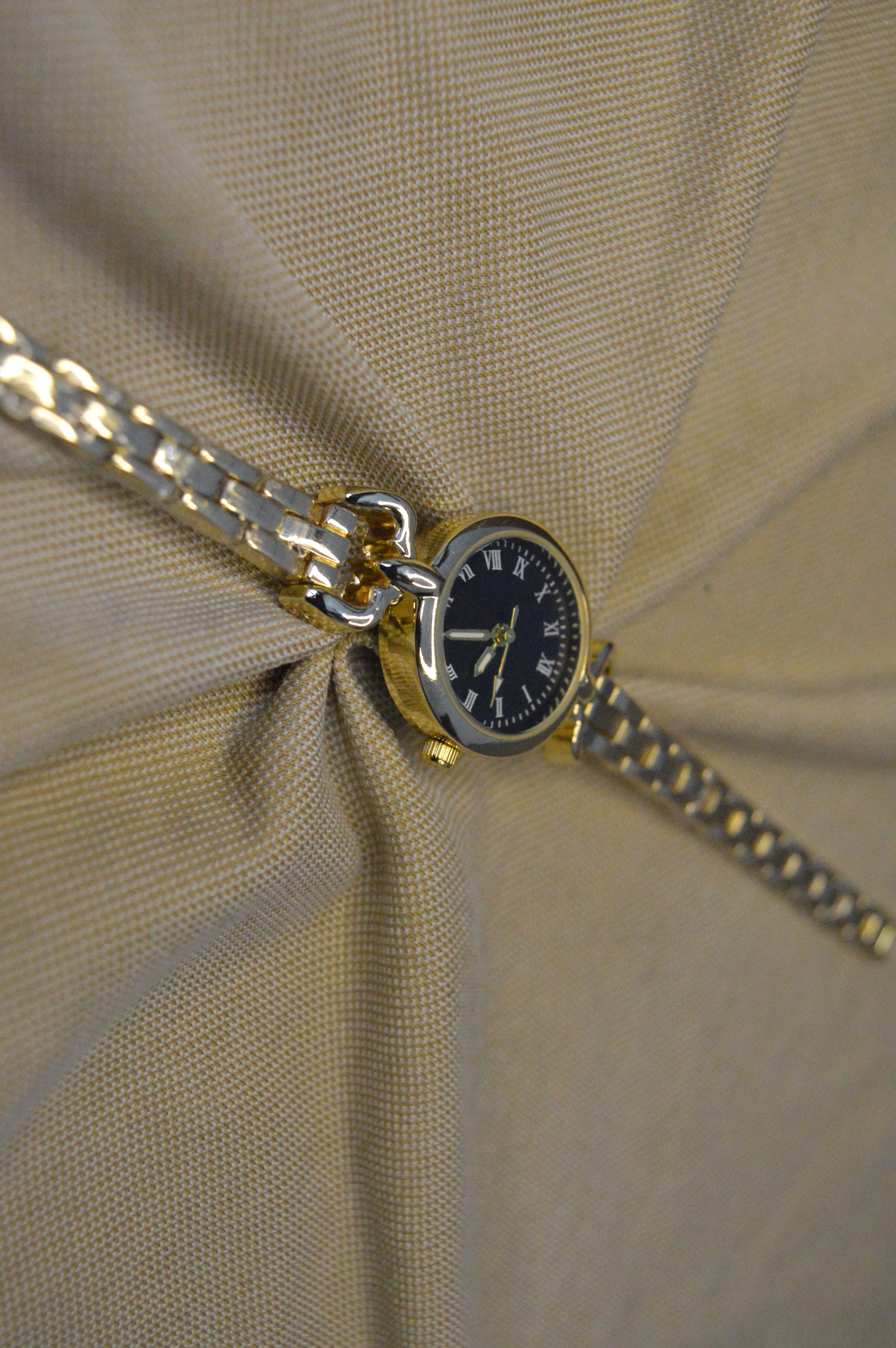 Şık Mini Yuvarlak Siyah Kadran Kol Saati